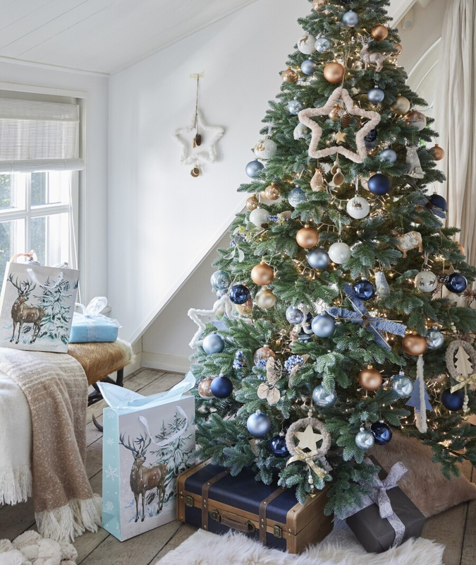 Jakie materiały wpływają na realistyczny wygląd choinki?