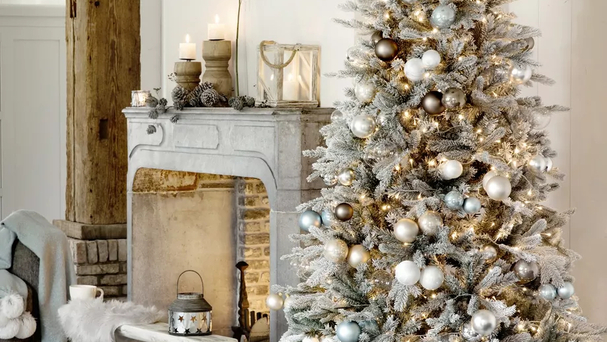 Jakie są rodzaje choinek sztucznych dostępnych na rynku?