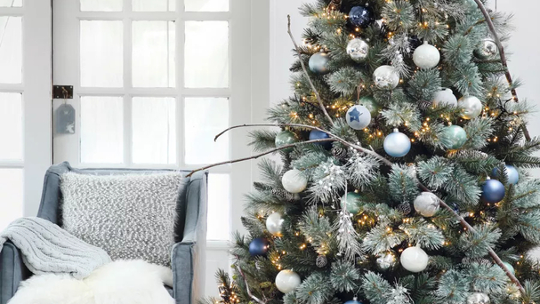 Jak rozpoznać dobrą jakościowo sztuczną choinkę?