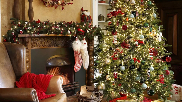 Dlaczego warto kupić choinkę z wbudowanym oświetleniem?